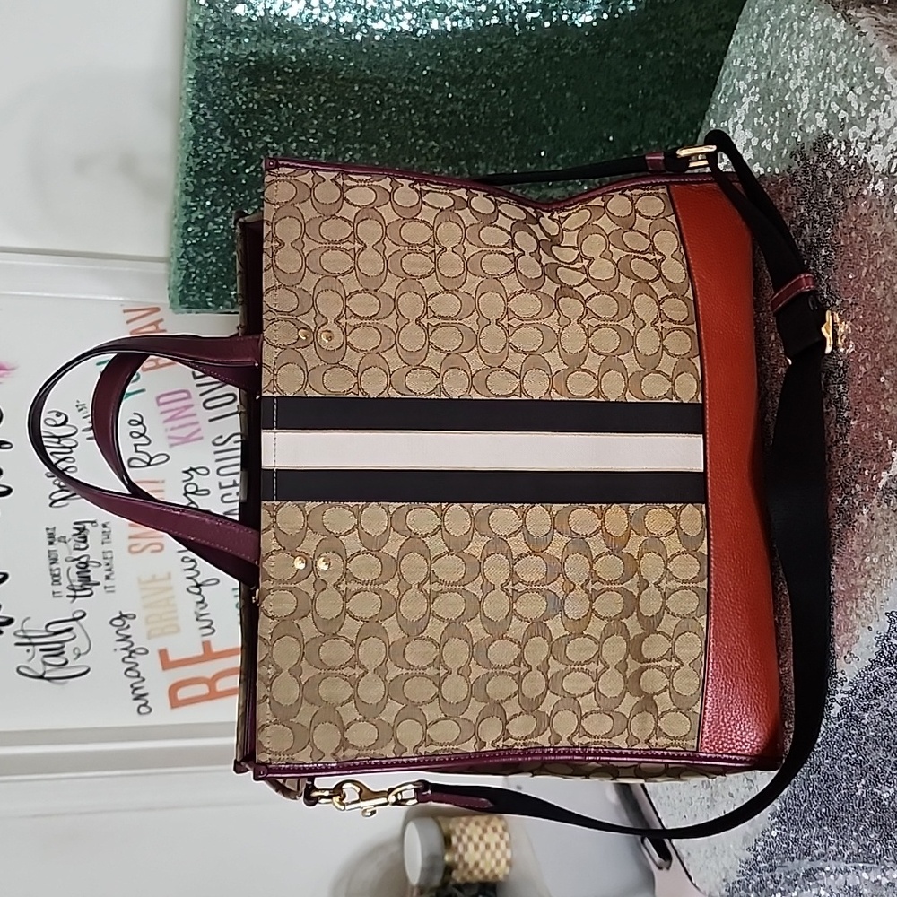 COACH DEMPSEY TOTE 40" - Picture 5 of 14